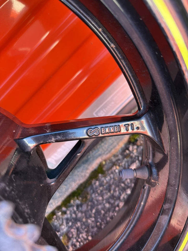 Llanta trasera Kawasaki Ninja Ex 650 Z650 Ex650 2025 con neumático (ligeramente doblado)  Foto 3 de 4