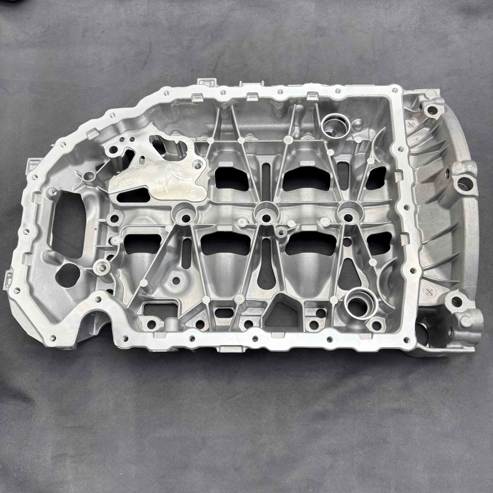 Engine Oil Sump Pan For 2018-2024 Volkswagen Tiguan 2.0L 06K103603CT 06K103603CS — 第 4/4 张图片