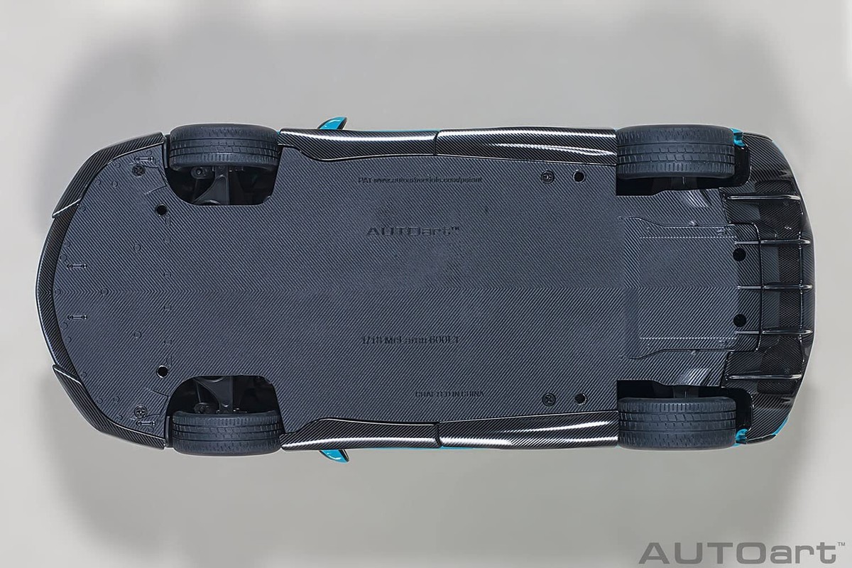 AUTOart 1/18 McLaren 600LT Light Blue Pearl Carbon Roof AUTOart 1/18 McLaren 600LT Light Blue Pearl Carbon Roof