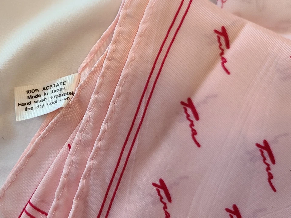 4 Vtg Acetate Tura Neck Scarfs 3 Love Language and 1 Logo Pink 21 Inch Square - Изображение 2 из 3