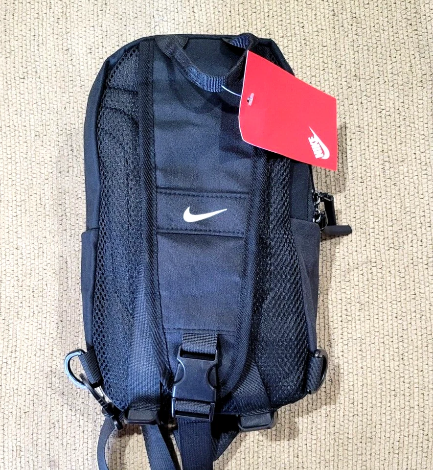 ✭✨❤️NWT Nike Sling Bag Carry On Crossbody Bag❤️✨✭ - Image 3 of 3