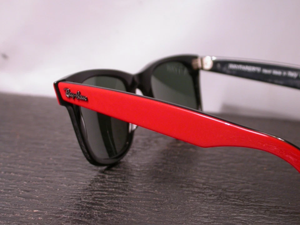Gafas de sol Ray Ban Wayfarer negras y rojas Street limpias hechas en Italia Foto 3 de 4