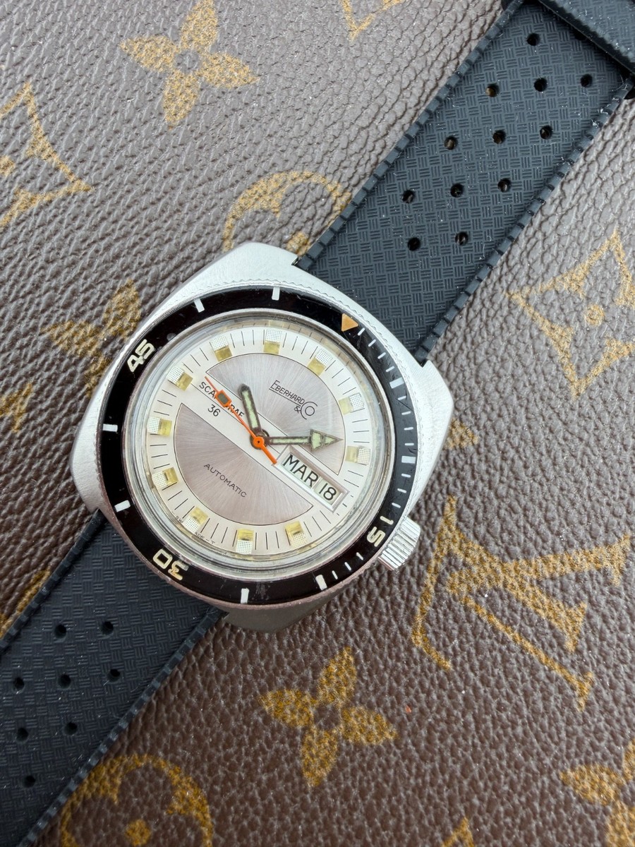 Eberhard & Co. 36 Caliber Automatic 368 Bakelite Bezel Shafograph View 2