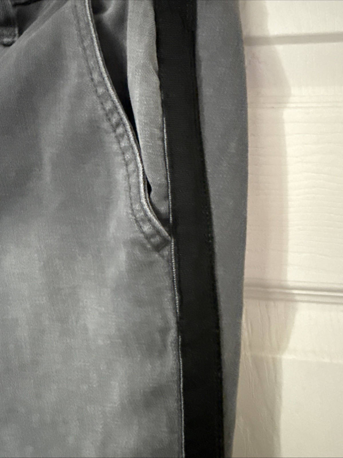 EUC Torrid Grey Pull On Drawstring Side Stripe Cr… - image 4