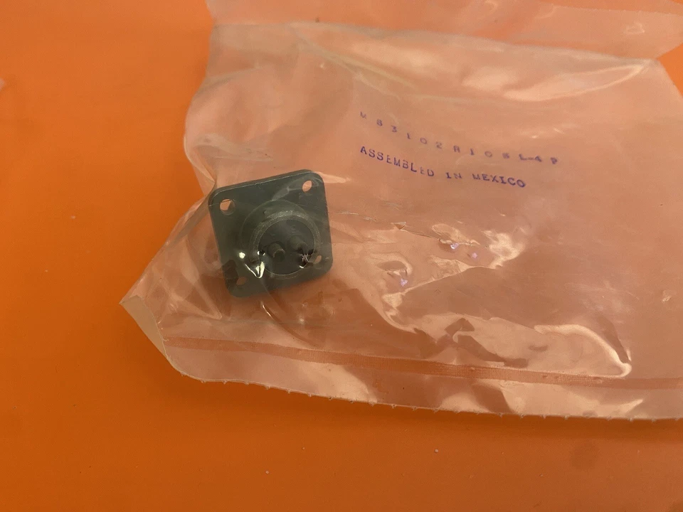 Bendix Circular MIL Spec Connector 2P Box Mount Receptable MS3102R10SL-4P Qty 2 - Image 4 of 4
