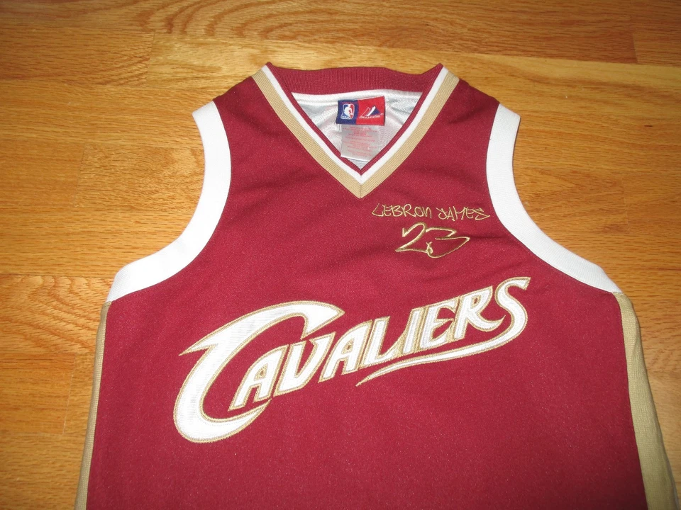 Majestic LEBRON JAMES No. 23 CLEVELAND CAVALIERS (Size LG) Jersey - Image 2 of 4