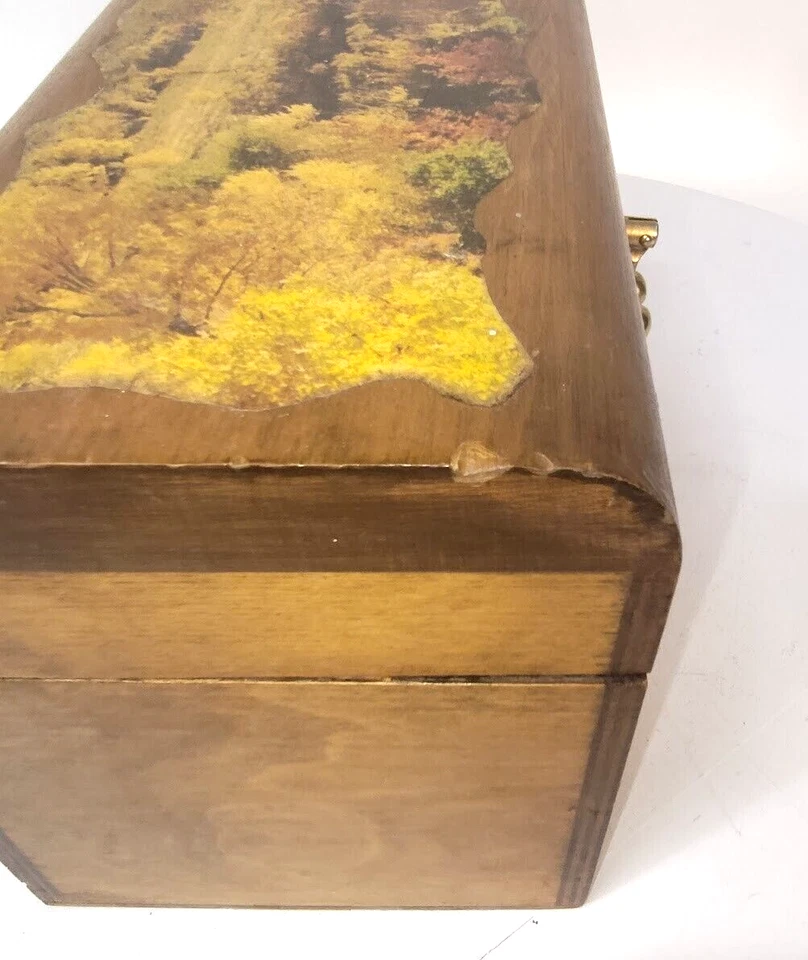 Joyero baratija de madera de colección con pestillo de latón con bisagras decoupage forrado en el interior Foto 2 de 4