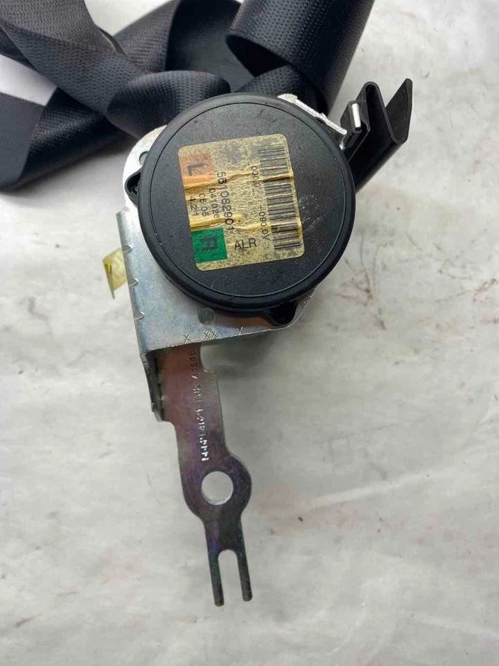 2005 BMW 330I Rear Seat Belt Lap & Shoulder Belt Right Passenger Side G - Изображение 4 из 4