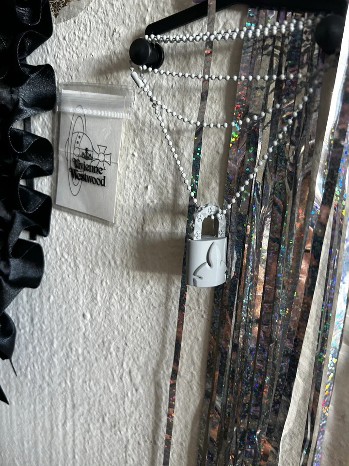 Autêntico Colar Cadeado Cromado Corações Cinza Silicromo Silicone Joelho Flerknee - Imagem 3 de 4