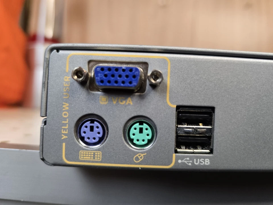 Belkin OmniView ENTERPRISE Quad-Bus Series 1x16 KVM Switch - Bild 4 von 4