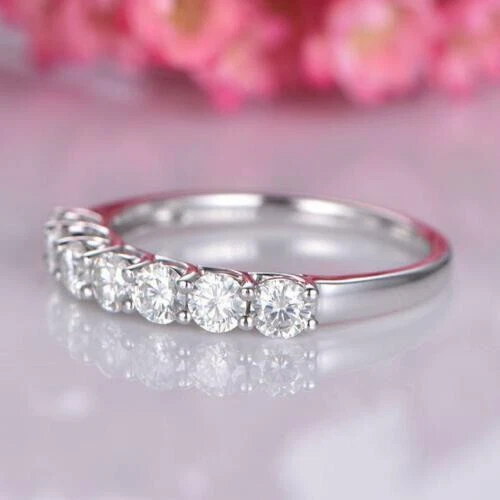 Обручальное кольцо из белого золота 14 карат с 7 камнями цирконий круглая огранка белое золото 1,20 карата - Изображение 2 из 4