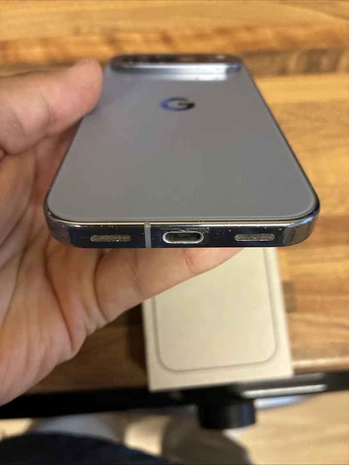 Google Pixel 10 128GB Unlocked Frost, photo 3 of 5