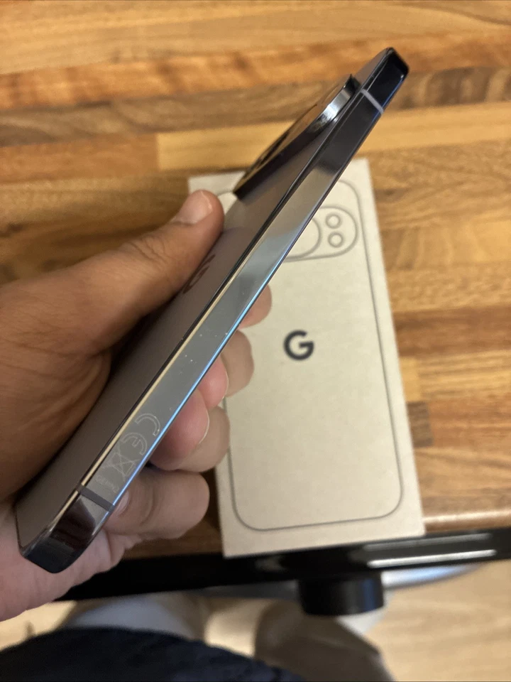 Google Pixel 10 128GB Unlocked Frost, photo 4 of 5