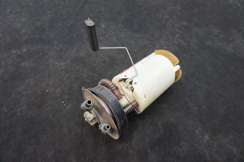 Conjunto de emisor de bomba de tanque de combustible de gasolina OEM 15050444 Chevrolet SSR 2003-04 Foto 3 de 4