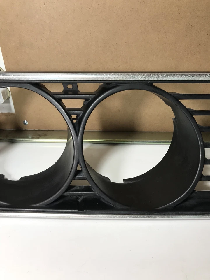 1984 BMW E24 передняя решетка отделка левая со стороны пассажира вставка левая - Изображение 3 из 4