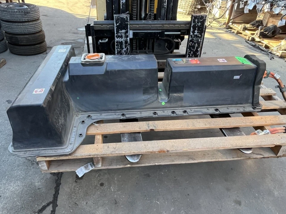 2017 CHEVROLET VOLT HYBRID BATTERY - Image 3 of 4