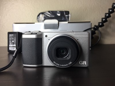 Ricoh GR II Silver Edition Digital Camera *street Ricoh GR II Silver Edition Digital Camera *street