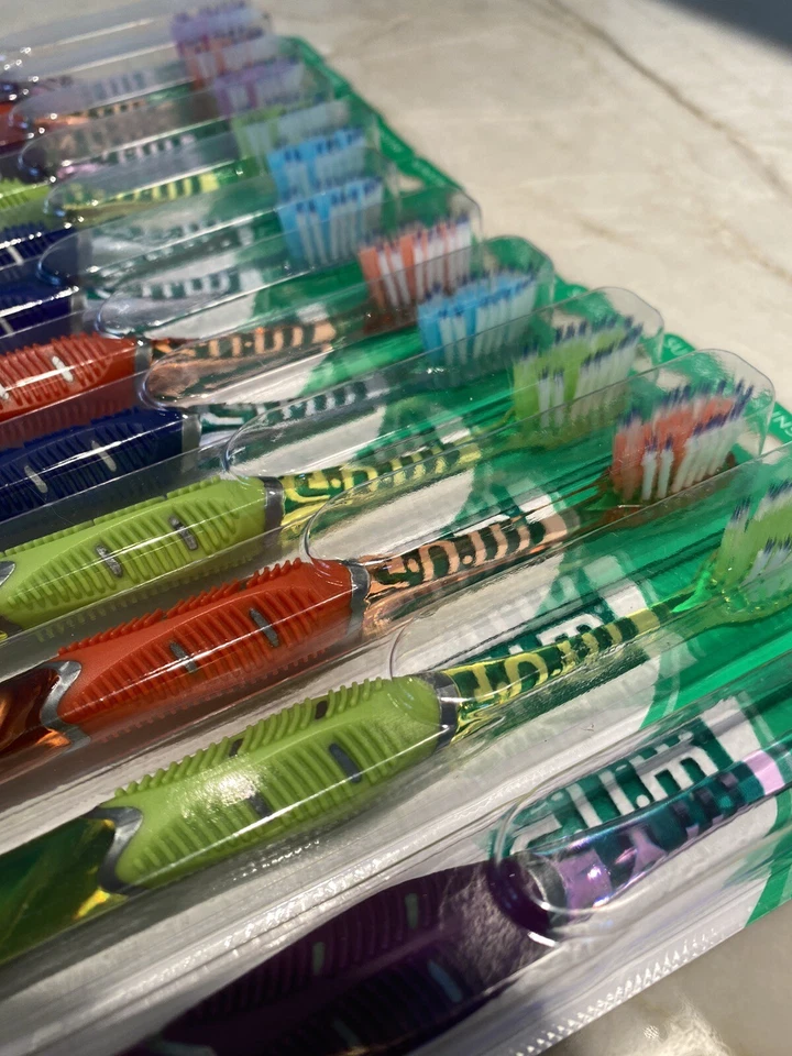 GUM 525 Technique Deep Clean Toothbrush Soft Bristles Assorted Colors 12/pk - Image 3 of 4