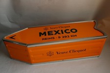 Veuve Clicquot Mexico Arrow / Pfeil, LEERE Champagner-Box, ca  37 cm Blechdose