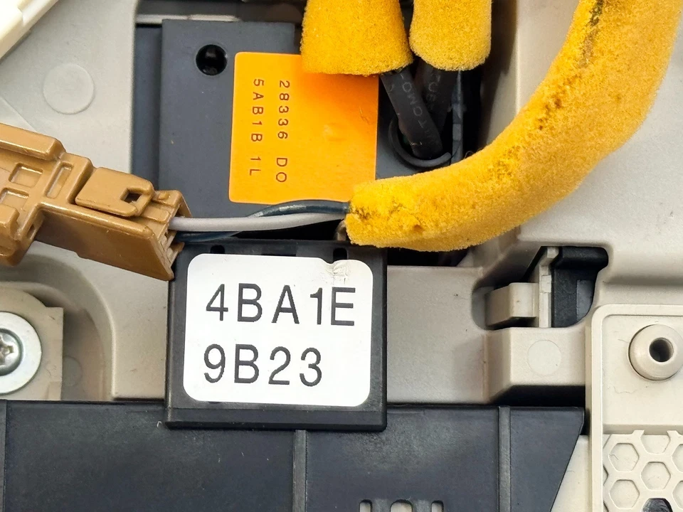 15-20 INFINITI Q50 前房顶盖控制台地图圆顶灯组件 原始设备制造商 — 第 4/4 张图片