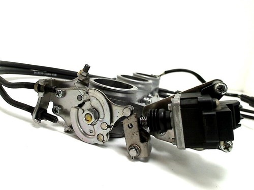 corpo farfallato valvola a farfalla per TRIUMPH SPRINT ST 1050 2005-2007 usato - Foto 5 di 9