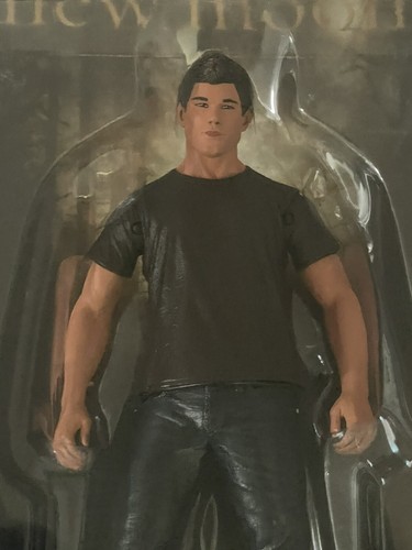 Twilight New Moon Jacob Action Figure NIP 7 in Werewolf Vampire movie - Picture 7 of 7