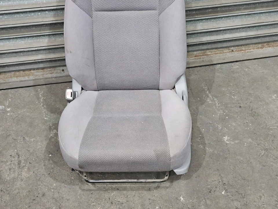 TOYOTA HILUX LEFT FRONT SEAT , SR5 2005-2009 (BUCKET SEAT TYPE), CLOTH, GREY - image 4 of 4