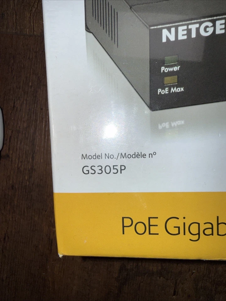 NETGEAR 5-Port Gigabit Ethernet  PoE Switch (GS305P) New - Image 4 of 4