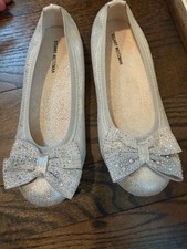 STUART WEITZMAN FANNIE SPARKLING SILVER BOW Big GIRLS BALLET FLATS Sz 2