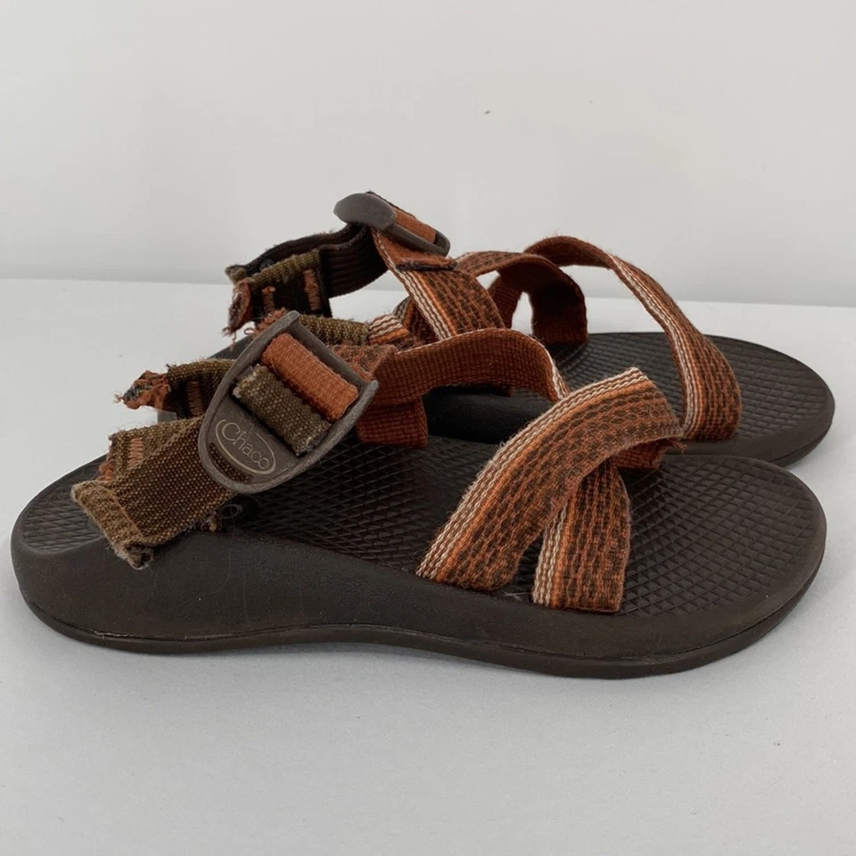 Sandalias Chaco para niños pequeños con defectos talla 13 Foto 2 de 4