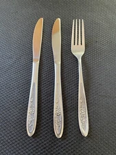 3 Pc EKCO Country Garden Dinner Knives & Dinner Fork
