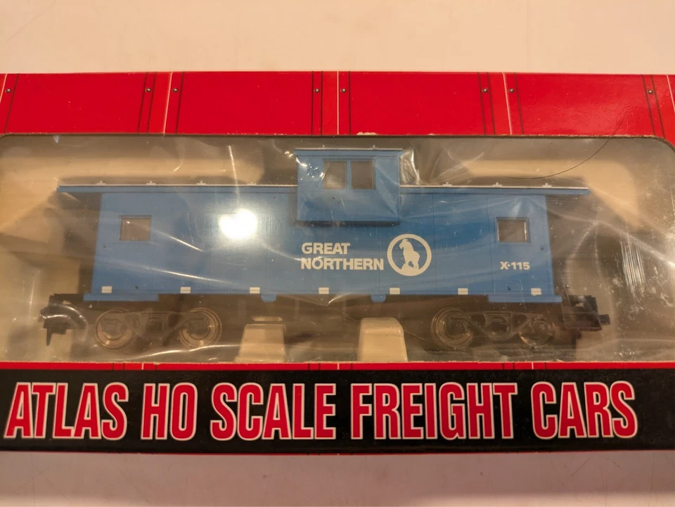 HO Extended Vision Caboose GN Great Northern NIB NOS Item# 1905 - Image 3 of 4
