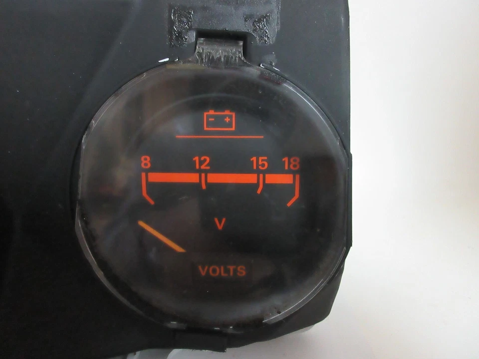 Par de salpicaderos Nissan 1984 a 1986 300ZX medidores de aceite y voltios OEM F Foto 3 de 4