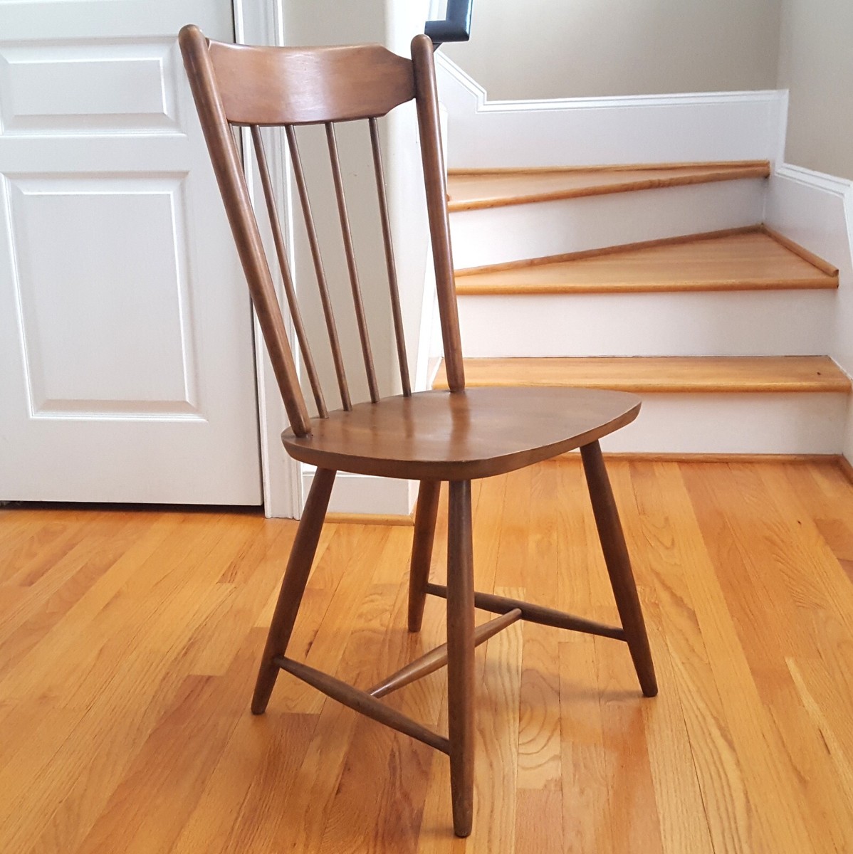 Vintage KLI Logatec Windsor Chair MCM Style 1990 Oak/Walnut Vintage KLI Logatec Windsor Chair MCM Style 1990 Oak/Walnut