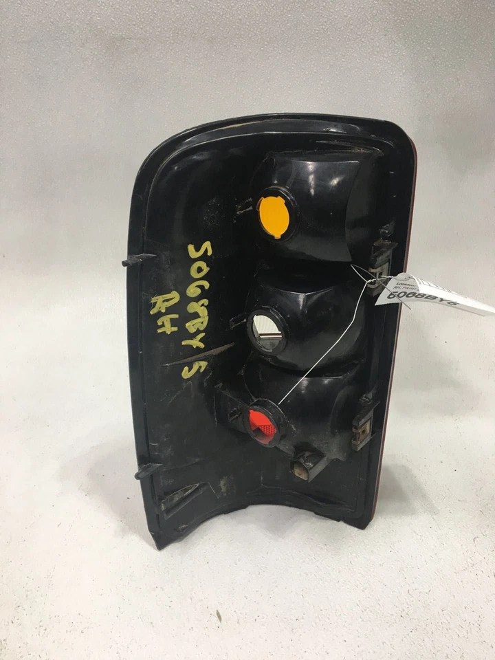 00 01 02 03 GMC GMC YUKON XL 1500 Conjunto de luz trasera derecha Foto 2 de 3