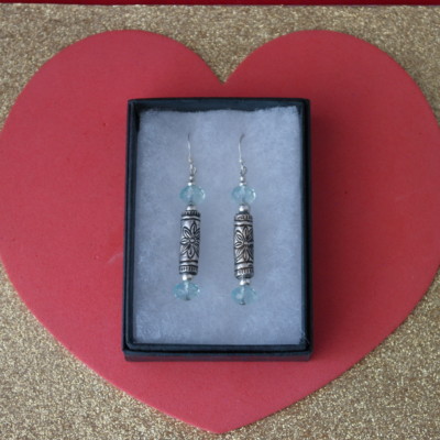 Schöne Silber Ohrringe mit Aquamarin 4,3 gr. 4,3 cm. Lang + Haken in Geschenkbox 