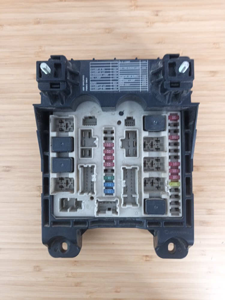 Nissan Cabstar F24 Mk3 2008 Interior Fuse Box 284B6MB40A