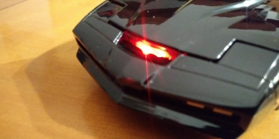 SUPERCAR K.I.T.T. 1/24 Led Cofano KITT Pontiac + Adesivi interni + Targa KNIGHT - Immagine 4 di 4