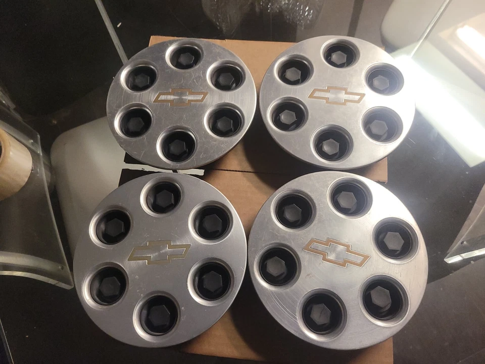 Tapacubos centrales de rueda Chevrolet Suburban Tahoe Avalanche GM 16" 15004143 JUEGO DE 4 Foto 4 de 4