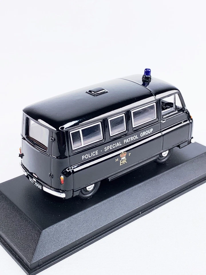 ATLAS EDITIONS, BEST OF BRITISH POLICE CARS, BLACK AUSTIN J2 VAN WITH PAMPHLET - Image 2 of 4