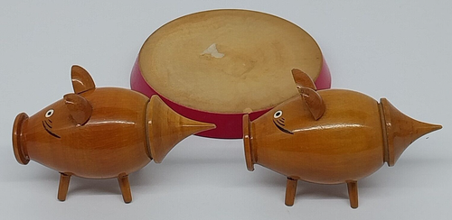 Vintage Retro Wood Turned Pig Shaped Salt & Pepper Shakers With Coaster 80’s - Picture 2 of 8