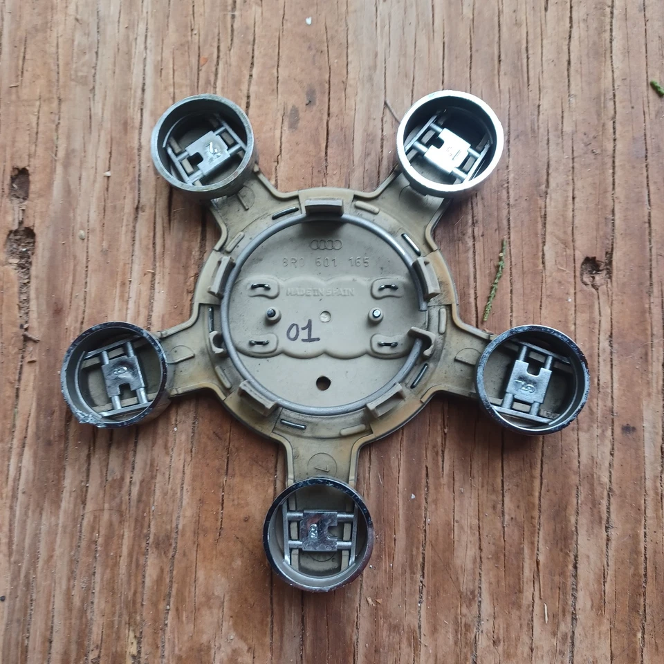 Tapa central Audi A3 A4 A5 A6 S3 SQ5, 2009-2020 parte # 8R0 601 165 01 Foto 3 de 3