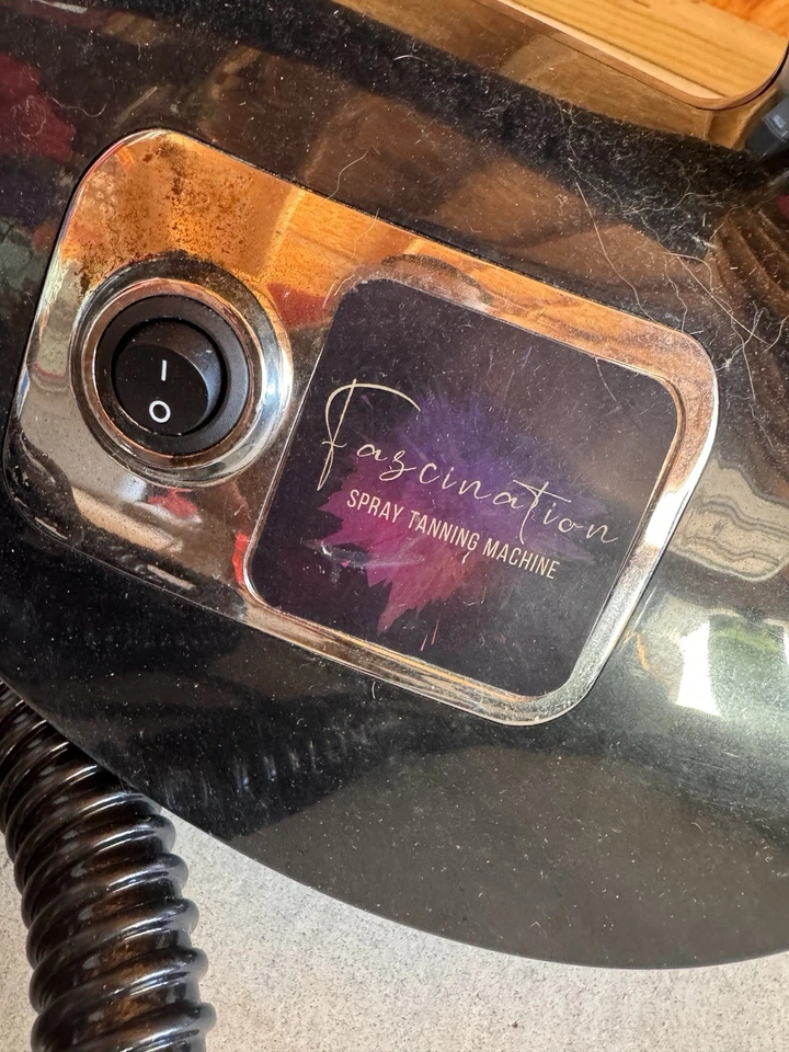 Máquina de bronceado en spray Fascination negra modelo HVLP700-S funciona  Foto 2 de 4