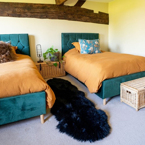 Real Thick Black Shaggy Sheepskin Rug - Genuine Sheepskin - Range of sizes - Picture 8 of 12