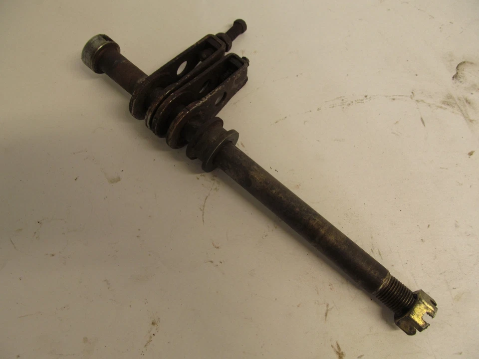 1976 YAMAHA DT 400 REAR WHEEL AXLE - Image 2 of 4