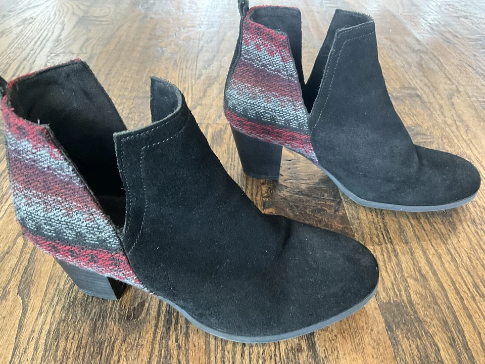 MINNETONKA Mari Black Suede Booties Round Toe Aztec Weave Boho 81040 Women's 9.5 - Image 2 of 4