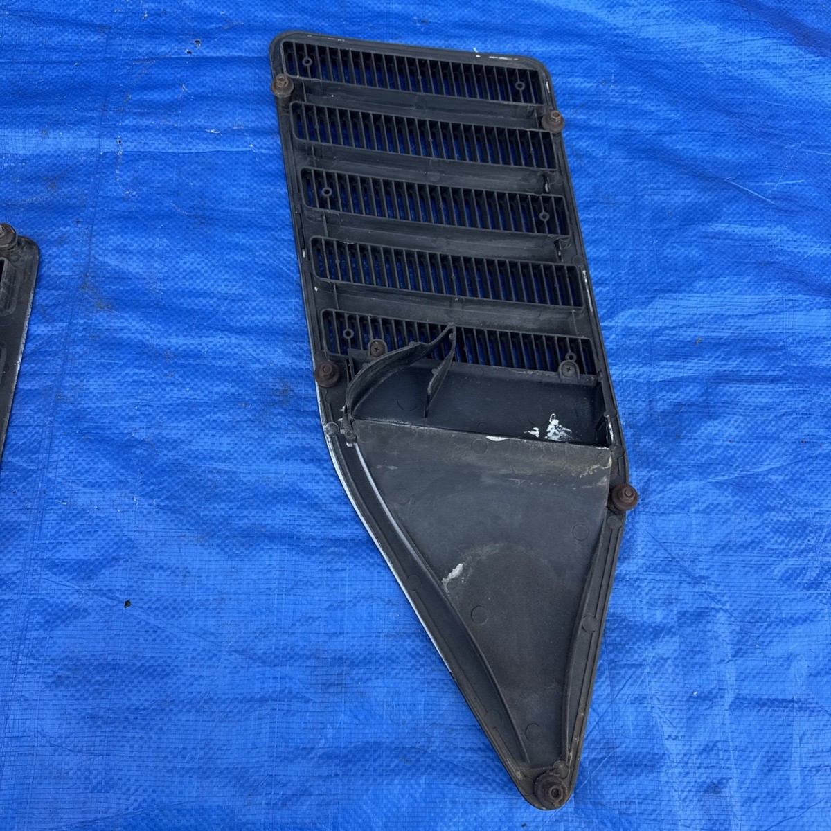 81-83 Datsun 280zx Turbo Right & Left Side Hood Vents RH & LH OEM