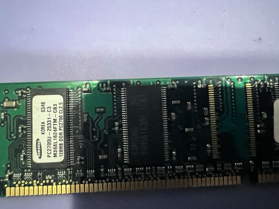 RAM de escritorio Samsung 128 MB DDR1 PC-2700 (DDR-333) M368L1624FTM-CB3 Foto 3 de 4