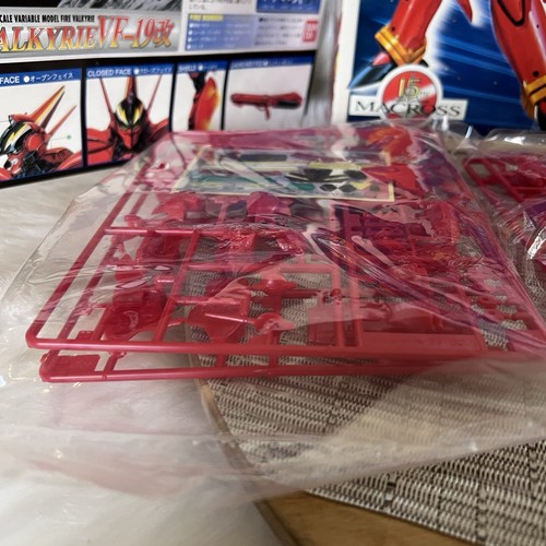 BANDAI Plastic Model Macross 7 Preowned New Open Box - Picture 9 of 11