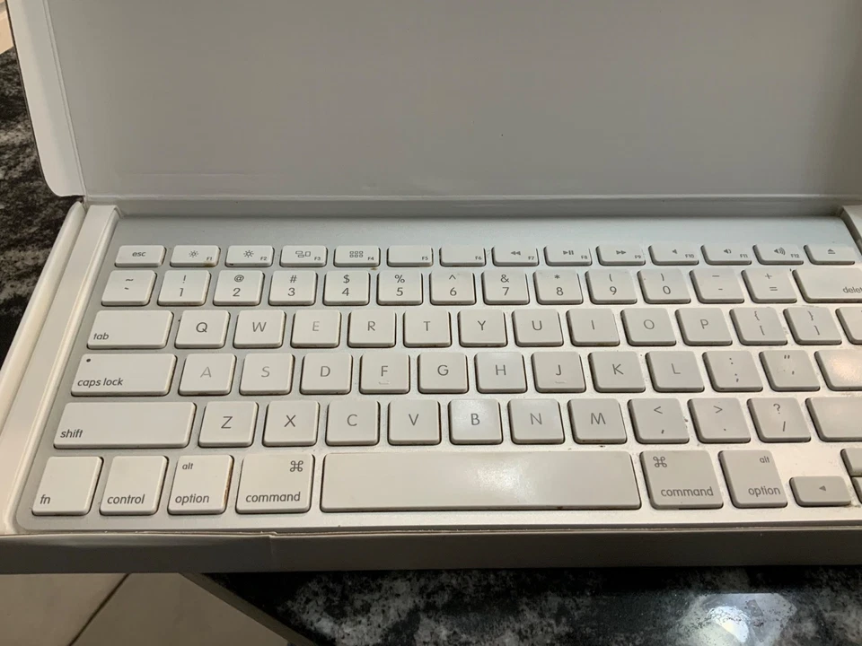 Apple A1314 Wireless Silver Slim Mini Keyboard NOT WORKING! W/BOX & manual - Image 2 of 4